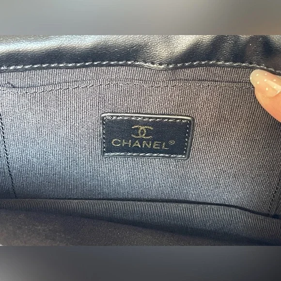 Vintage Chanel flap clutch quilted lambskin purse with gold Chanel CC logo. - Picture 10 of 15